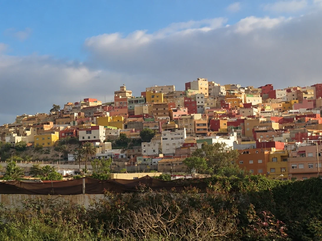 Paisaje del Río de Oro y monte Gurugú en Melilla