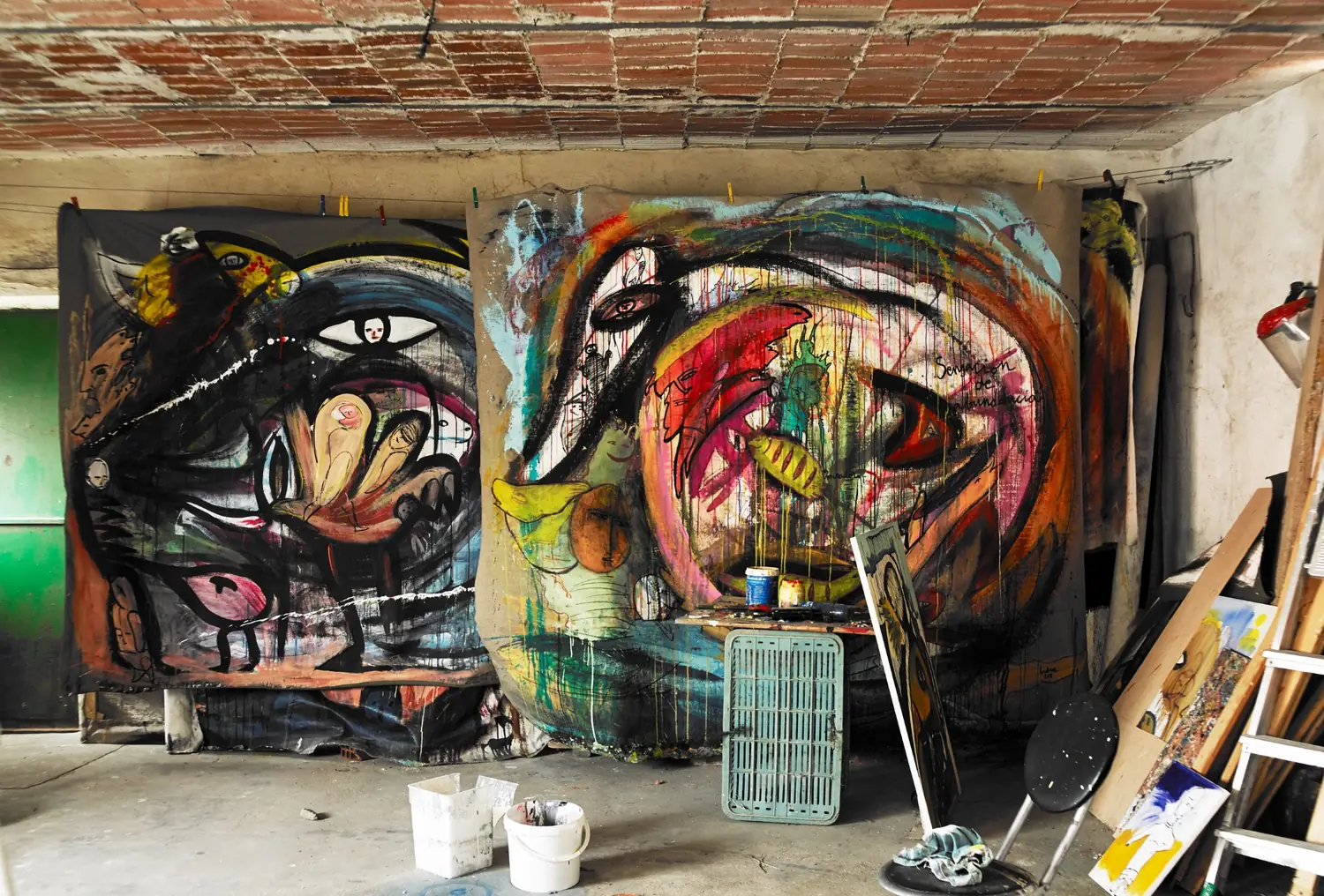 Estudio de Lidia Toga con obra de pintura contemporánea